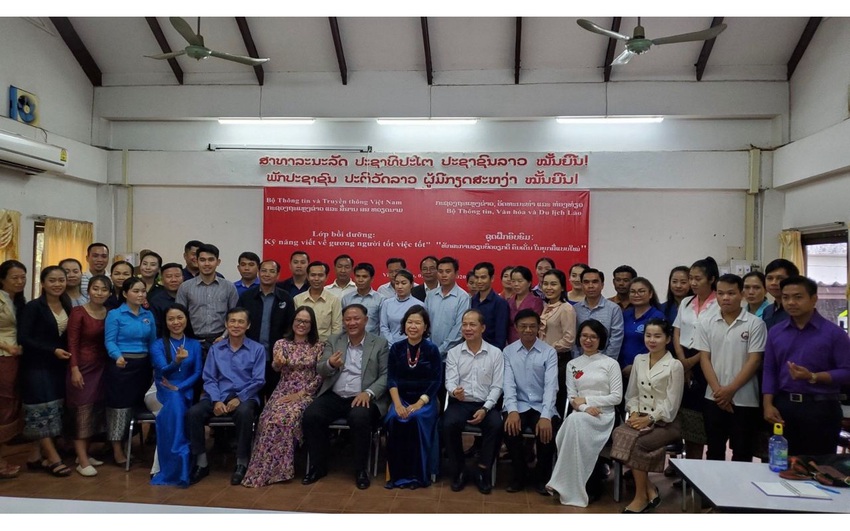 Khai giảng khóa bồi dưỡng nghiệp vụ báo chí “Kỹ năng viết về gương người tốt, việc tốt” cho các nhà báo Lào